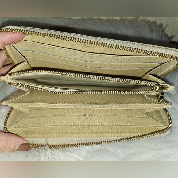 ❌SOLD❌ 🤍Louis Vuitton Damier Azur Zippy🤍 - Picture 4 of 14